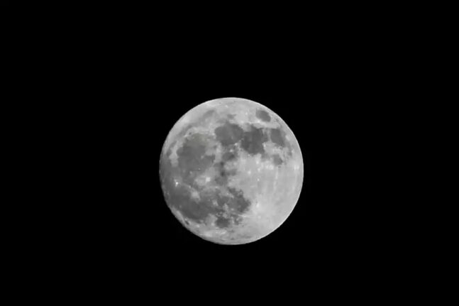 Σελήνη: Εκθαμβωτική φωτογραφία 174 MB - Φαίνεται η υφή και τα χρώματά της