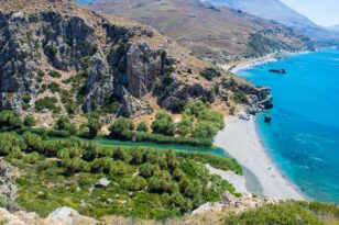 Πρέβελη: Μια από τις πιο περίεργες παραλίες της Ελλάδας