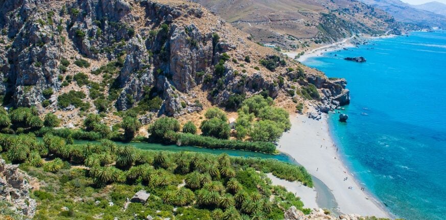 Πρέβελη: Μια από τις πιο περίεργες παραλίες της Ελλάδας
