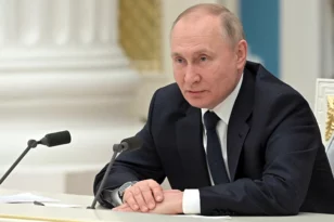 Πούτιν: «Πρέπει να εξετάσουμε μέτρα για τη στήριξη της εγχώριας αυτοκινητοβιομηχανίας παρά τις οικονομικές δυσκολίες»