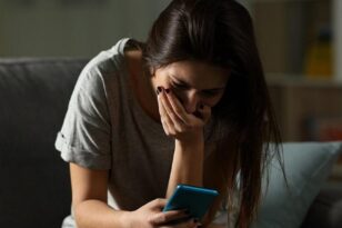 Revenge Porn: Νέο θύμα 17χρονη που ζήτησε από τον σύντροφό της να χωρίσουν - ΒΙΝΤΕΟ