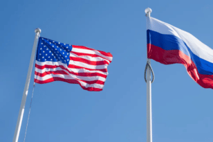 Αμερικανός πρεσβευτής στη Μόσχα: «Μην κλείσετε την αμερικανική πρεσβεία»