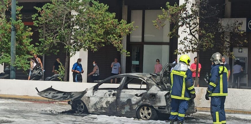 Συγγρού - Φωτιά σε αυτοκίνητο: Τελευταία στιγμή γλίτωσαν γονείς και παιδί