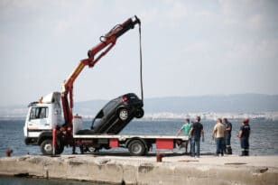 Θεσσαλονίκη: Πνίγηκαν ζωντανοί μάνα και γιος - Βρέθηκαν δεμένοι σε αυτοκίνητο που έπεσε στη θάλασσα
