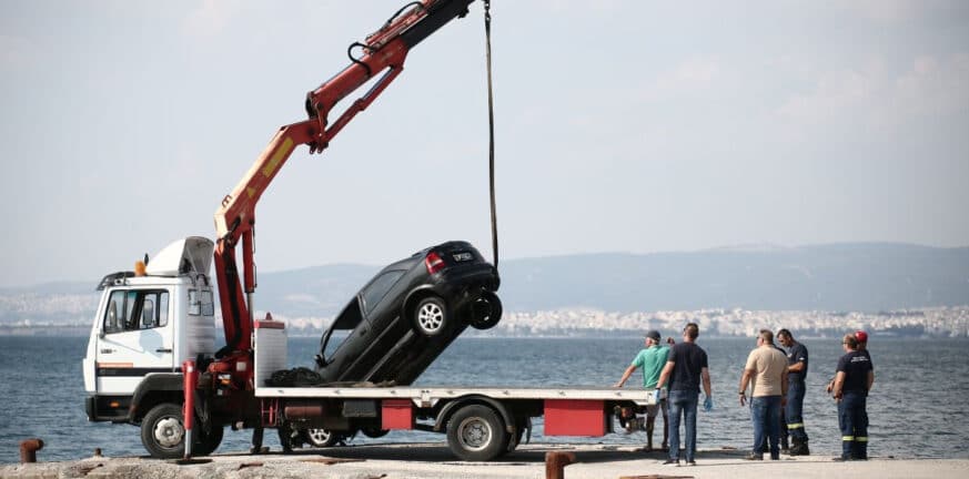 Θεσσαλονίκη: Πνίγηκαν ζωντανοί μάνα και γιος - Βρέθηκαν δεμένοι σε αυτοκίνητο που έπεσε στη θάλασσα