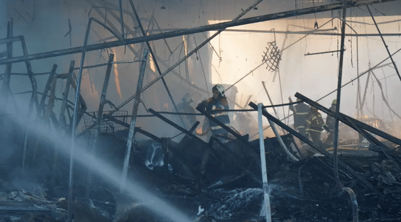 Ουκρανία: Βίντεο ντοκουμέντο από την πυραυλική επίθεση στο εμπορικό κέντρο του Κρεμεντσούκ