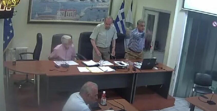 Χαμός στο δημοτικό συμβούλιο στη Χίο: «Αφού είσαι μάγκας σήκω πάνω, πάμε έξω…» ΒΙΝΤΕΟ
