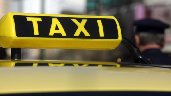 Παλαιό Φάληρο: Λήστεψαν οδηγό ταξί και του πήραν το αυτοκίνητο