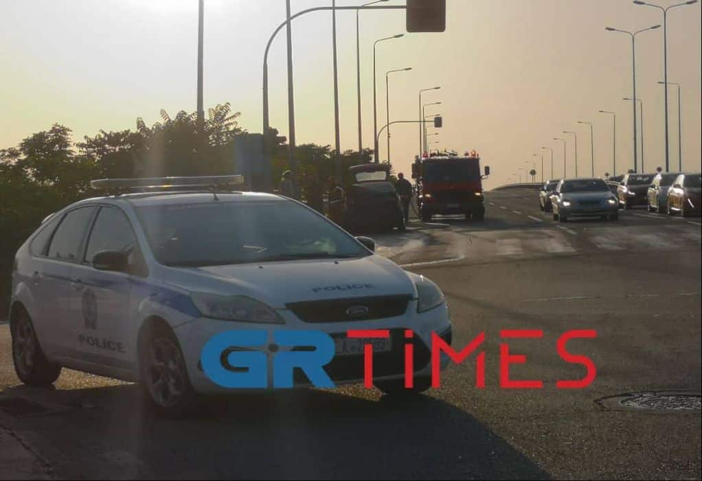 Θεσσαλονίκη: «Τυλίχθηκε» στις φλόγες αυτοκίνητο στη Δυτική Είσοδο - Δεν κινδύνεψαν οι επιβαίνοντες του οχήματος
