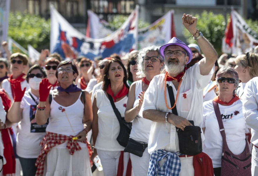 Ισπανία: Βγήκαν στους δρόμους διαδηλωτές μετά τις καταγγελίες για βιασμό στο φεστιβάλ ταυρομαχίας
