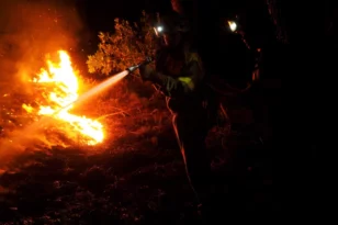 Μεγάλη καταστροφή από τις φωτιές σε Γαλλία και Ισπανία - Χιλιάδες πυροσβέστες στη μάχη με τις φλόγες