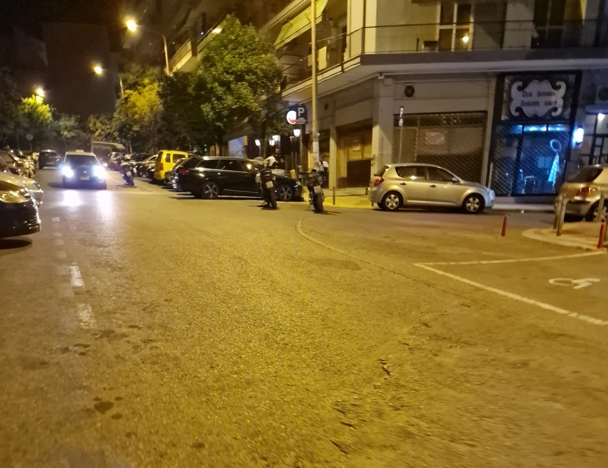 Θεσσαλονίκη: Μπούκαραν και μαχαίρωσαν άνδρα μέσα σε καφενείο - Για «ξεκαθάρισμα λογαριασμών» ερευνούν οι Αρχές