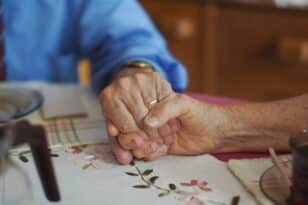 Βόλος: Ζευγάρι ηλικιωμένων έφυγε ταυτόχρονα από τη ζωή