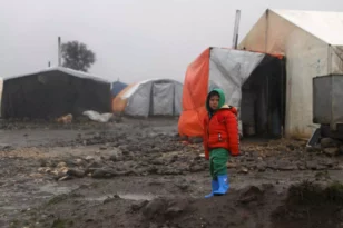 Γαλλία: Επαναπατρίστηκαν παιδιά με τις μητέρες τους - Κρατούνταν σε καταυλισμούς στη Συρία