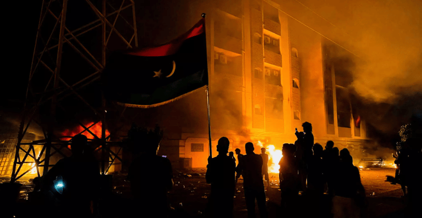 Νύχτα ταραχών στη Λιβύη – Στους δρόμους χιλιάδες διαδηλωτές για τις διακοπές ρεύματος εν μέσω καύσωνα