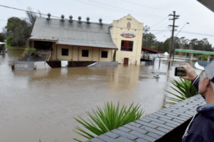 Πλημμύρες σαρώνουν το Σίδνεϊ - Χιλιάδες άνθρωποι εγκαταλείπουν τα σπίτια τους