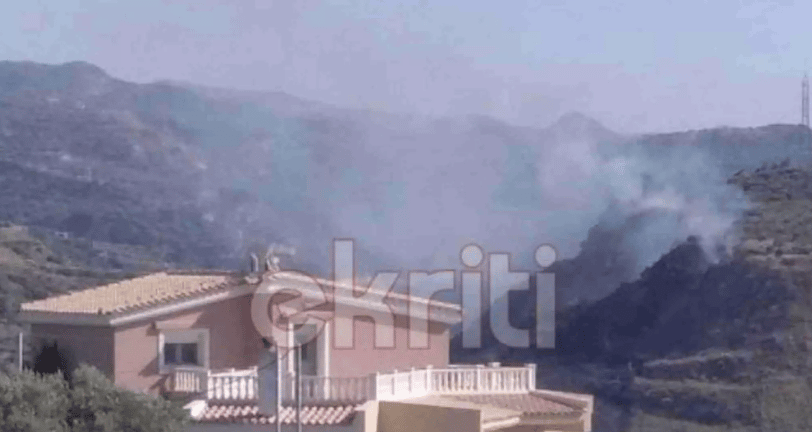 Κρήτη - Ηράκλειο: Φωτιά κοντά σε σπίτια - Στο σημείο και η Αστυνομία
