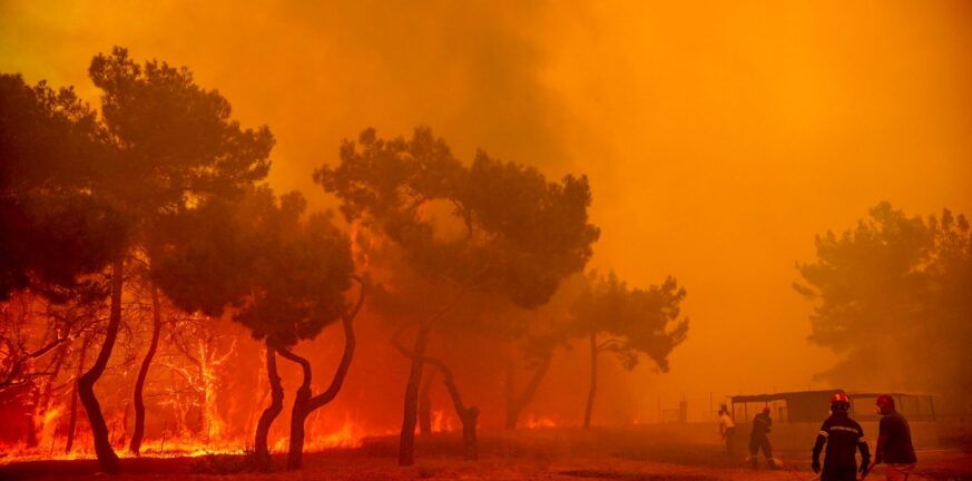 Φωτιά στη Λέσβο: Εκκενώνεται η Βρίσα – Μαίνεται η μεγάλη πυρκαγιά μετά από αναζωπύρωση