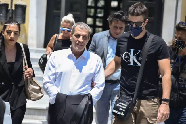 Θέμης Αδαμαντίδης: «Όταν του ζήτησα να χωρίσουμε τότε σήκωσε χέρι πάνω μου» λέει η πρώην σύντροφος και μητέρα των παιδιών του
