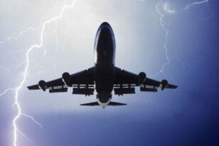 Τρόμος σε πτήση Αθήνα-Θεσσαλονίκη - Κεραυνός χτύπησε αεροπλάνο - Η ανατριχιαστική μαρτυρία επιβάτη