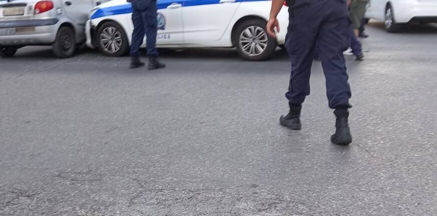 Αγρίνιο: Περιπολικό συγκρούστηκε με αυτοκίνητο - ΦΩΤΟ