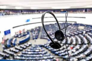 Ευρωβουλή: Αποχωρούν οι διερμηνείς λόγω των συνθηκών εργασίας τους - Τι καταγγέλουν