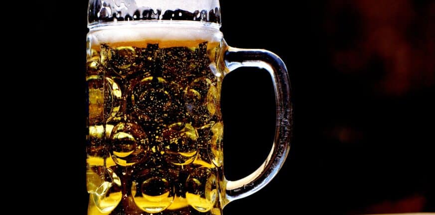 Ο λόγος να μην πίνεις την μπίρα σου σε παγωμένο ποτήρι