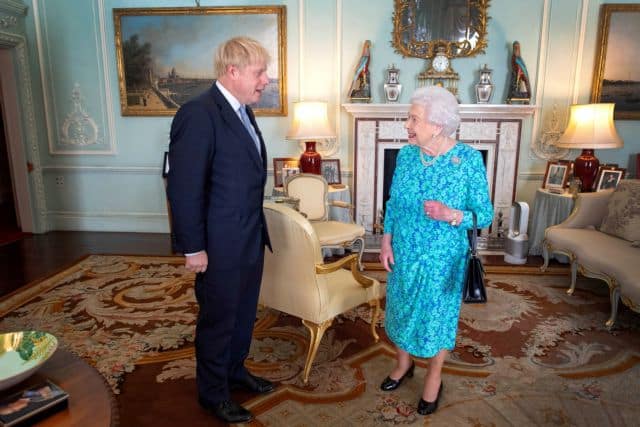 Μπόρις Τζόνσον: Σε επικοινωνία με την βασίλισσα Ελισάβετ - Διάγγελμα μέσα στην μέρα