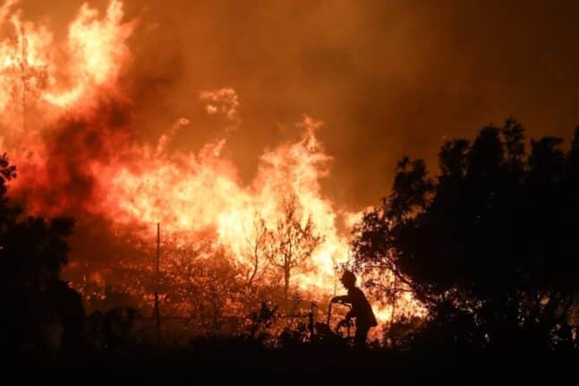 Φωτιά στα Μέγαρα: Συναγερμός στην πυροσβεστική – Αναζωπύρωση εστίας στη Λούμπα