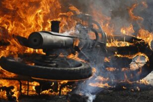 Εμπρησμός ή ατύχημα η φωτιά σε δίκυκλο στην Πάτρα