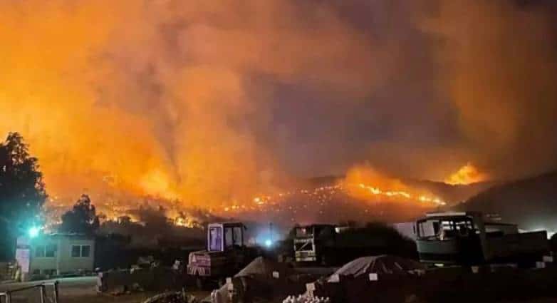 Μαίνεται η φωτιά στη Φωκίδα - Νύχτα θρίλερ για κατοικημένες περιοχές ΒΙΝΤΕΟ - ΦΩΤΟ