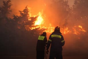 Μάνδρα: Προσήχθη 55χρονη για την πυρκαγιά από την ΕΛ.ΑΣ