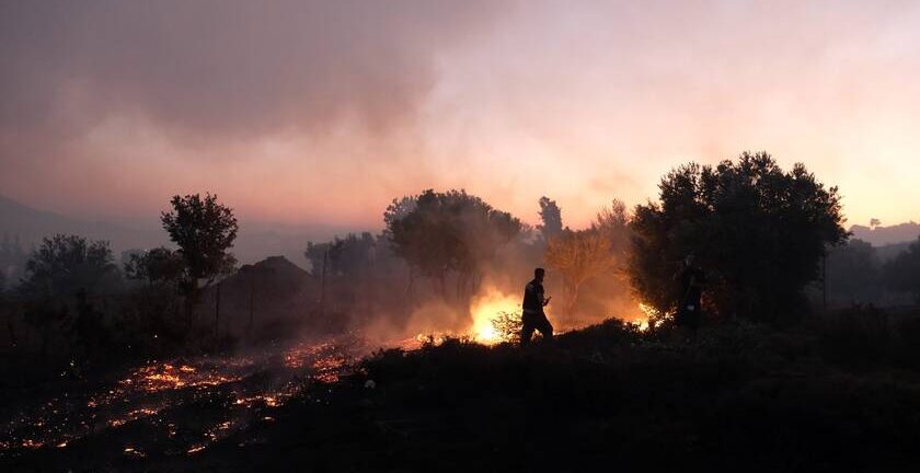Φωτιές: Κανένα ενεργό μέτωπο σε Μέγαρα και Σαλαμίνα - Ξέσπασαν δύο πυρκαγιές σχεδόν ταυτόχρονα, αναφέρει η Πυροσβεστική