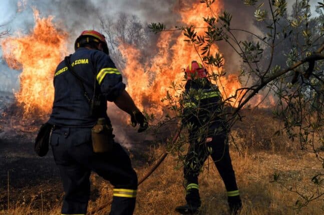 Πυρκαγιές: «Συνεχίζουμε» - Το ΒΙΝΤΕΟ από τους πυροσβέστες που συγκινεί