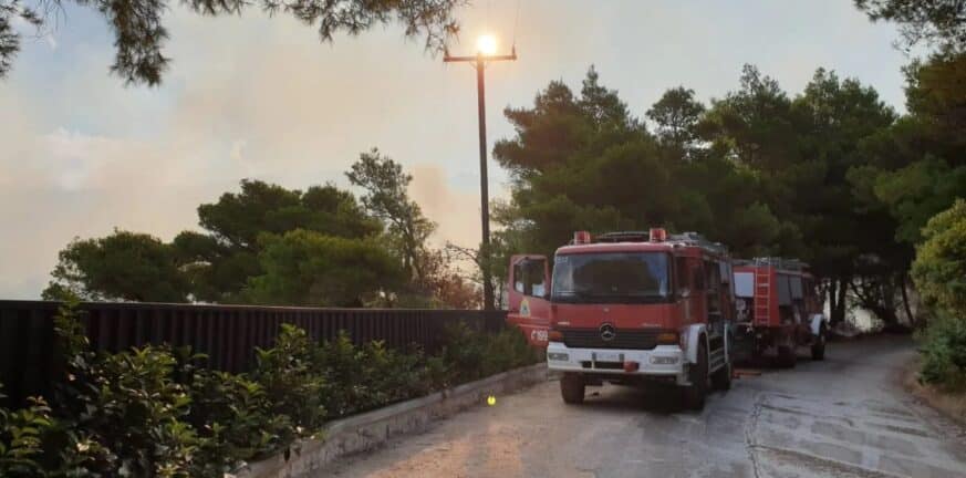 Οριοθετημένες οι πυρκαγιές σε Μόλα Καλύβα και Φούρκα στη Χαλκιδική