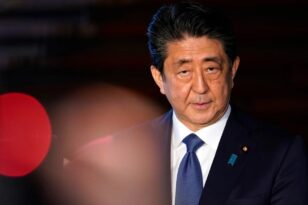 Ιαπωνία: Πυροβόλησαν τον πρώην πρωθυπουργό Σίνζο Άμπε κατά τη διάρκεια ομιλίας του - ΒΙΝΤΕΟ