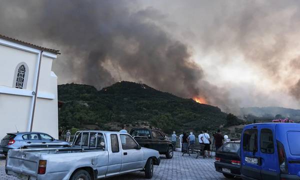 Φωτιά στην Ηλεία: Σε ύφεση η πυρκαγιά στη Σπιάτζα - Παραλίγο να καεί όχημα της πυροσβεστικής
