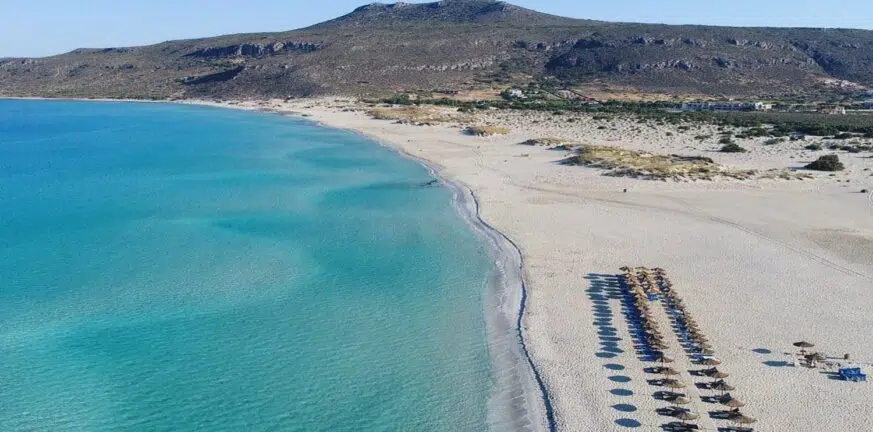 Road trip στην Πελοπόννησο: Οι 4+1 παραλίες με τα ειδυλλιακά, ζεστά νερά που πρέπει να απολαύσεις (βίντεο)