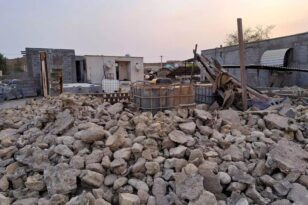Ιράν: Πέντε νεκροί και 100 τραυματίες από σεισμούς που ισοπέδωσαν ένα χωριό