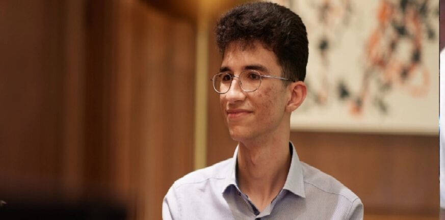 Μέλος της ομάδας Μεντόρων του Υπ. Μετανάστευσης ο 19χρονος αριστούχος Ιρανός πρόσφυγας 