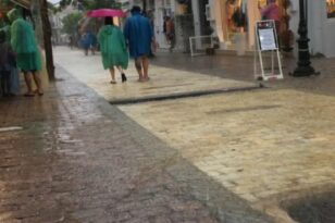 Σκιάθος: Πλημμύρες σε δρόμους νησιού - Περιορισμένη η κυκλοφορία λόγω της κακοκαιρίας ΒΙΝΤΕΟ