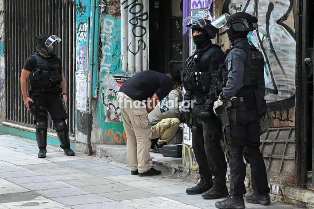 Θεσσαλονίκη: Αστυνομική επιχείρηση για την εκκένωση κατάληψης στο κτίριο «Κατάληψη 111» ΦΩΤΟ - ΒΙΝΤΕΟ