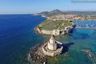 Κορώνη – Μεθώνη: Οι πλωτές καστροπολιτείες της Πελοποννήσου που «βουλιάζουν» από τουρίστες