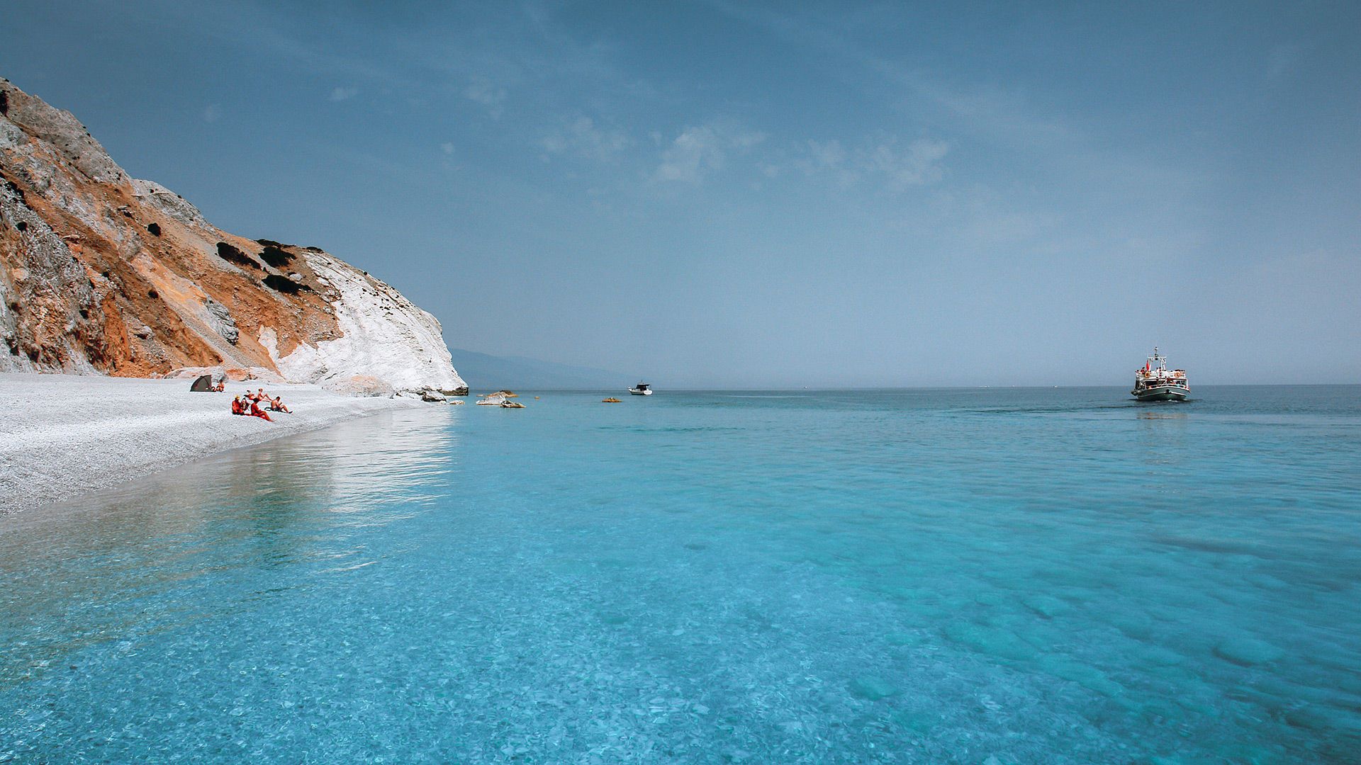 Διάσημη σε όλο τον κόσμο - Αυτή είναι η εντυπωσιακή ελληνική παραλία με τα κρυστάλλινα νερά (pics)