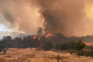 Φωτιά στη Λέσβο: Μεγάλη αναζωπύρωση και εκκένωση του χωριού Βρίσα