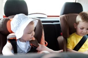 Σέρρες: Κλείδωσαν τα παιδιά τους μέσα στο αυτοκίνητο για... να πάνε να φάνε σουβλάκια - Βρέθηκαν σε ημιλιπόθυμη κατάσταση 