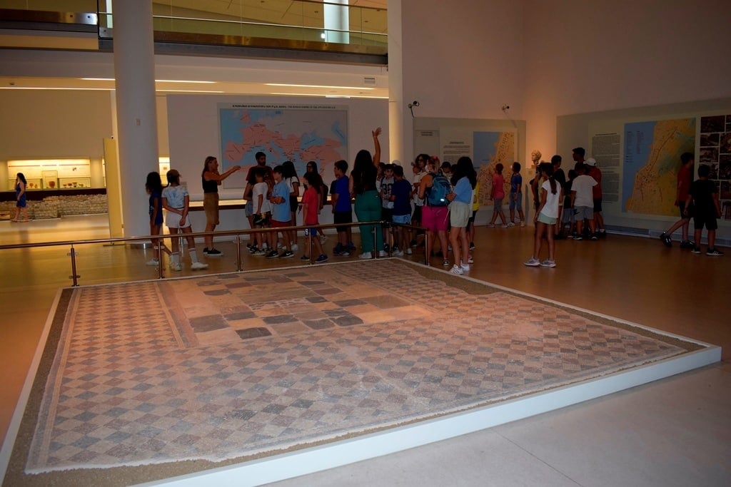 Οι ημερήσιες παιδικές κατασκηνώσεις του Δήμου, στο Αρχαιολογικό Μουσείο Πατρών - ΦΩΤΟ