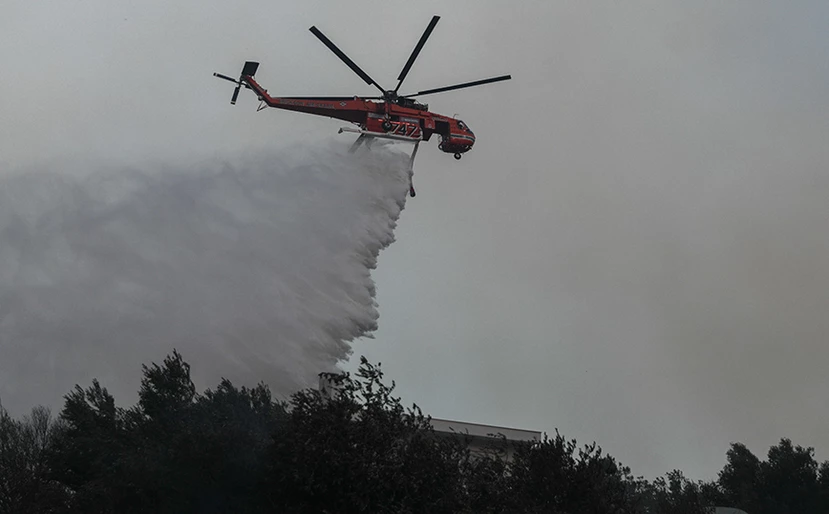Φωτιά στην Πεντέλη: Νύχτα «κόλαση» - Νέες εκκενώσεις περιοχών, σπίτια στις φλόγες - Με δυσκολία επιχειρούν τα αεροσκάφη ΦΩΤΟ