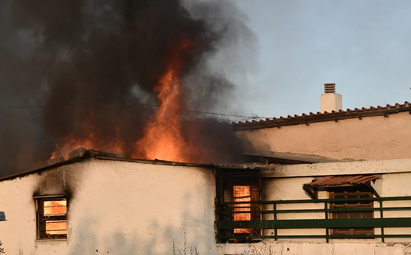 Φωτιά στην Πεντέλη: Νύχτα «κόλαση» - Νέες εκκενώσεις περιοχών, σπίτια στις φλόγες - Με δυσκολία επιχειρούν τα αεροσκάφη ΦΩΤΟ