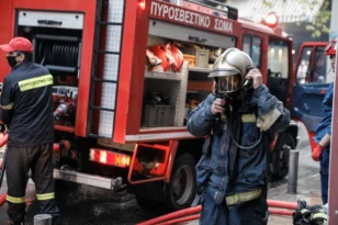 Σε ύφεση η φωτιά στην Κεφαλονιά - Στο σημείο ισχυρές δυνάμεις της Πυροσβεστικής για τυχόν αναζωπυρώσεις